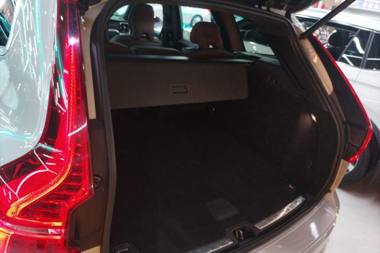 Used Volvo XC60 2023 B5 4x4 Smart Luxury Edition