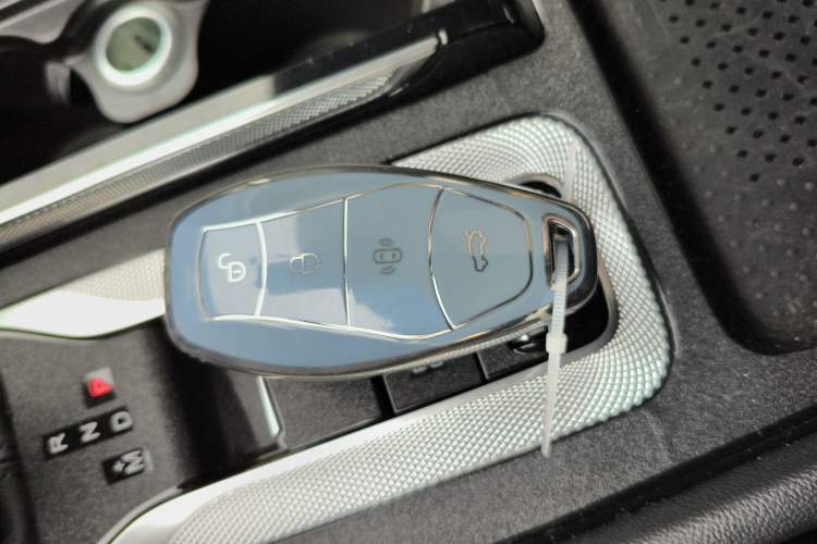 Used Hongqi H5 2023 2.0T Automatic Smart Connect Flagship Edition Interior 1