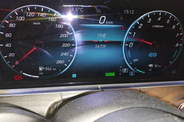 Used Mercedes-Benz E-Class New Energy 2022 Restyled E 350 e L Plug-in Hybrid Sports Sedan Odometer Close Up