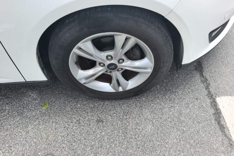 Used Ford Focus 2015 Sedan 1.6L Automatic Comfort Model Right Front Wheel Hub