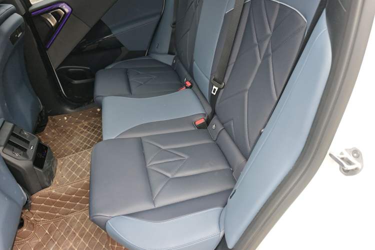 Used BMW X3 2025 xDrive25L Luxury Package Left Rear Seat