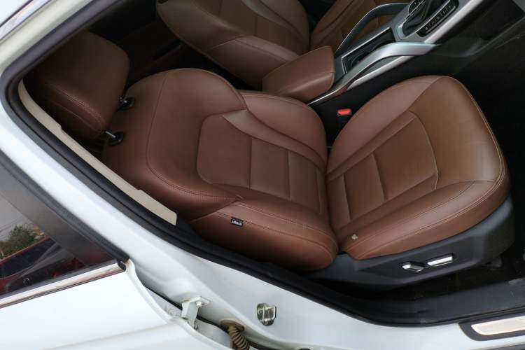 Used Geely Auto Emgrand X7 Sport 2016 1.8TD Automatic All-Wheel-Drive ZhiZun Edition Right Front Seat