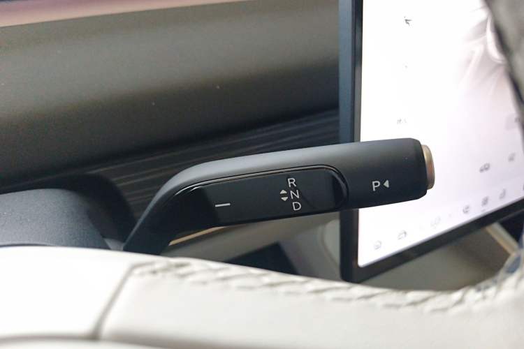 Used ONVO L60 2024 60 kWh Rear-Drive Version Gear Lever