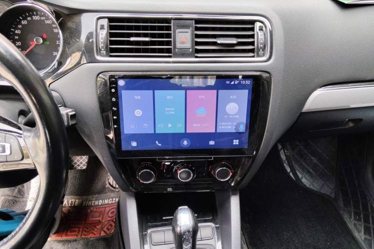 Used Volkswagen Sagitar 2014 Revised Version 1.6L Automatic Comfort Edition Audio And AC Panel