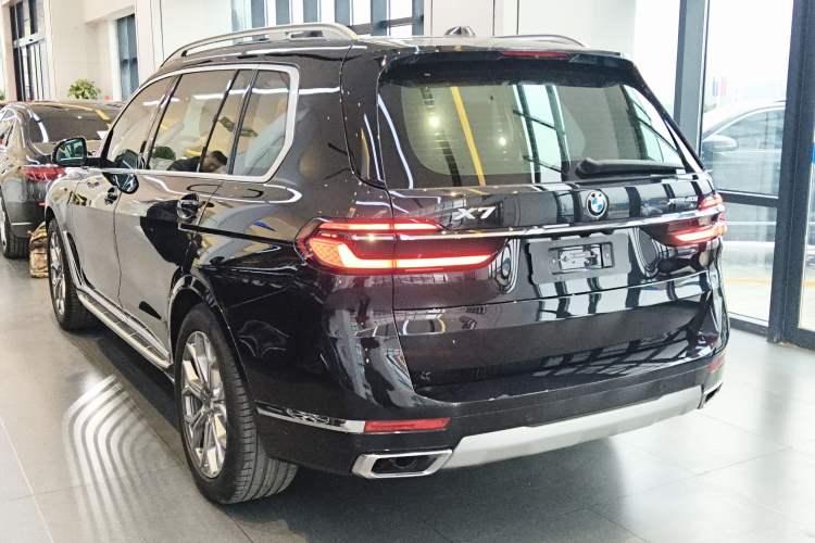 Used BMW X7 2024 xDrive40i Luxury Package – Leading Model
