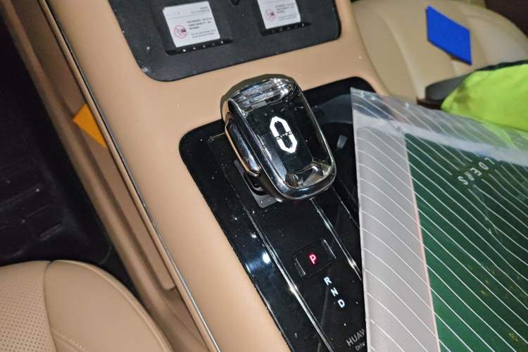 Used Hima AITO M7 2022 1.5T Four-Wheel Drive Luxury Edition Gear Lever