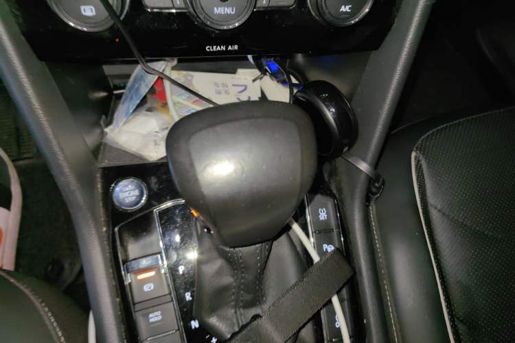 Used Volkswagen Tiguan L 2017 330TSI Automatic Two-Wheel Drive Flagship Edition Gear Lever