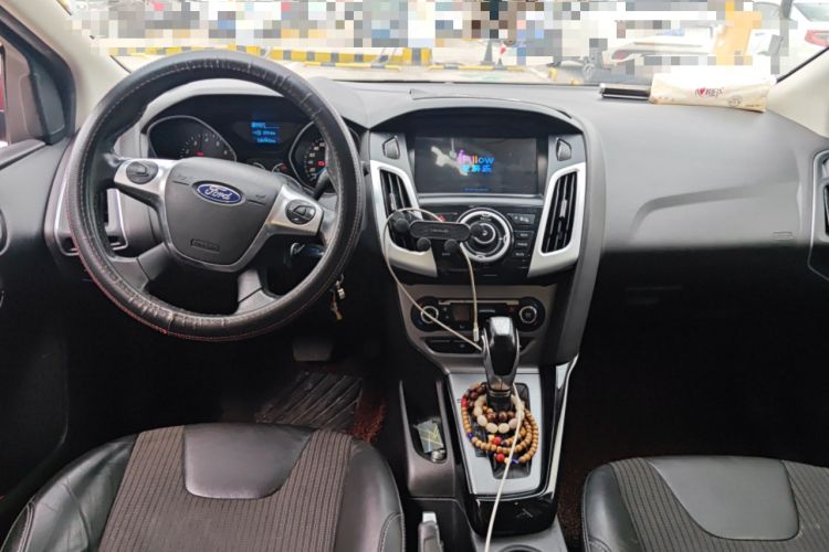 Used Ford Focus 2012 Hatchback 1.6L Automatic Fashion Edition Center Console