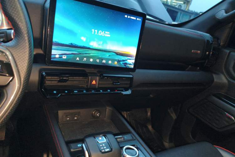 Used JMC DaDao 2023 Pursuer 2.3T Diesel Automatic 4x4 Standard-Wheel Prestige Model