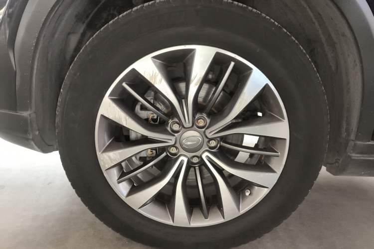 Used GAC Trumpchi GS8 2017 320T Four-Wheel Drive Luxury Smart Connectivity Version (7 Seats) Exterior 2