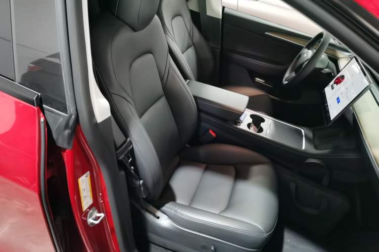 Used Tesla Model Y 2021 Long-Range All-Wheel-Drive Version