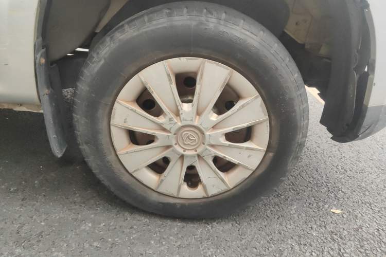 Used CHANGAN KAICHENG Shenqi F30 2018 1.5L Comfort Plus Long Wheelbase DAM15L Right Front Wheel Hub