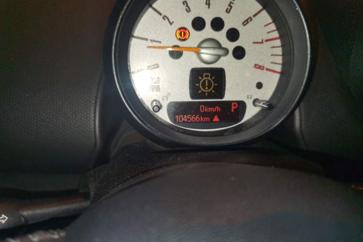 Used MINI Countryman 2013 1.6T COOPER ALL4 Fun Odometer Close Up