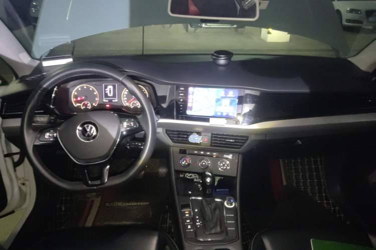 Used Volkswagen Bora  Audio And AC Panel