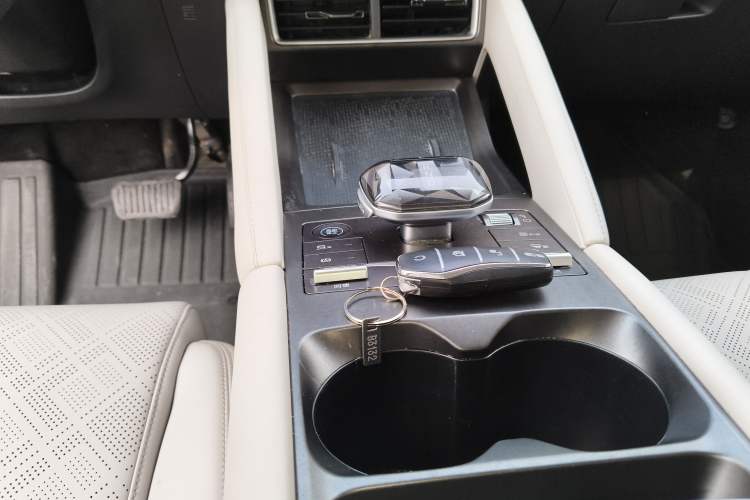 Used BYD Yuan UP 2024 401KM Leading Edition Gear Lever