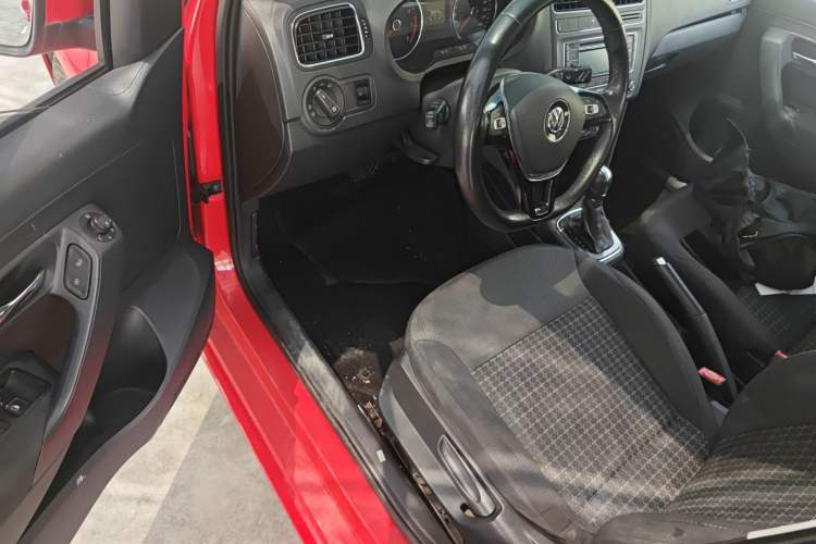 Used Volkswagen Polo 2016 1.6L Automatic Comfort Model
