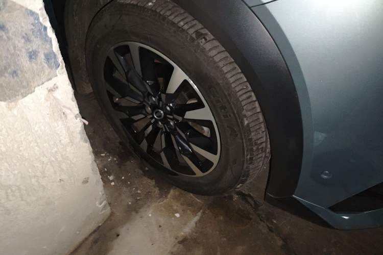 Used GAC Trumpchi EMKOO 2022 1.5T Supernova Max Edition Right Front Wheel Hub