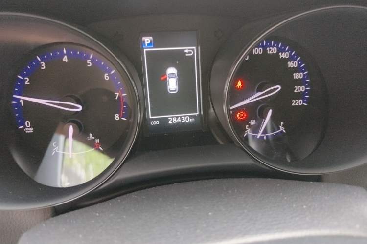 Used Toyota C-HR 2018 2.0L Leading with Sunroof China V Standard Odometer Close Up