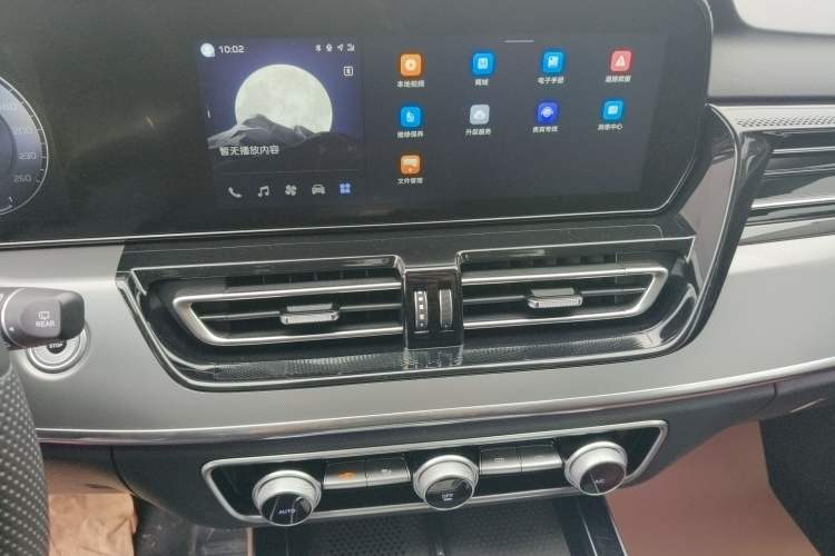 Used Hongqi HS5 2023 2.0T Four-Wheel Drive Flagship Pro Edition Audio And AC Panel