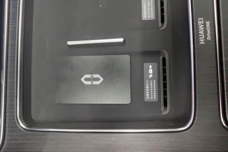 Used Hima AITO M8 2025 Model Pure Electric Max+ Six-Seat Four-Wheel-Drive Version