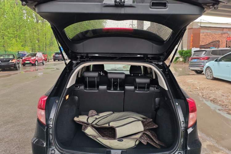 Used Honda Vezel 2017 1.8L CVT Front-Wheel Drive Pioneer Edition Trunk