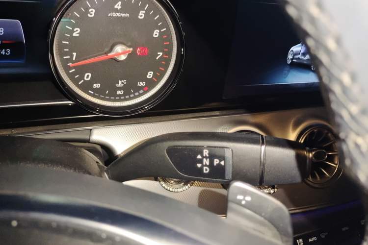 Used Mercedes-Benz E-Class 2017 E 200 4MATIC Coupe Gear Lever