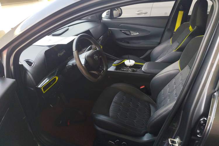 Used Changan UNI-T 2022 1.5T Sport Edition Flagship Version
