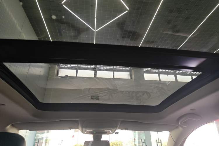 Used Cadillac XT5 2018 25T Luxury Model Headliner