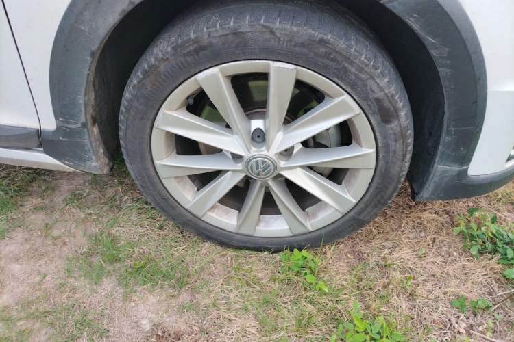 Used Volkswagen Golf 2019 1.8TSI Travel Edition Right Front Wheel Hub