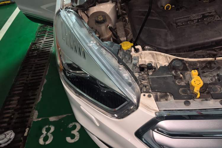 Used Ford Kuga 2017 EcoBoost 245 Four-Wheel Drive Titanium Edition Right Front Headlight