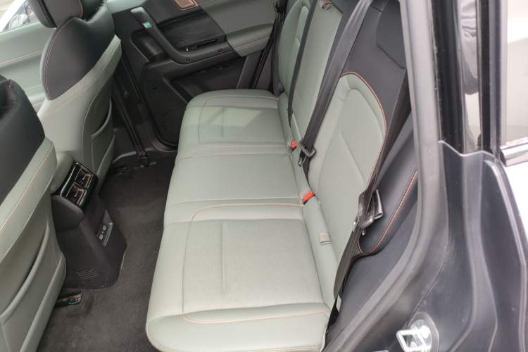 Used iCAR 03 2024 501km Two-Wheel Drive Long-Range Yuechao Edition Left Rear Seat