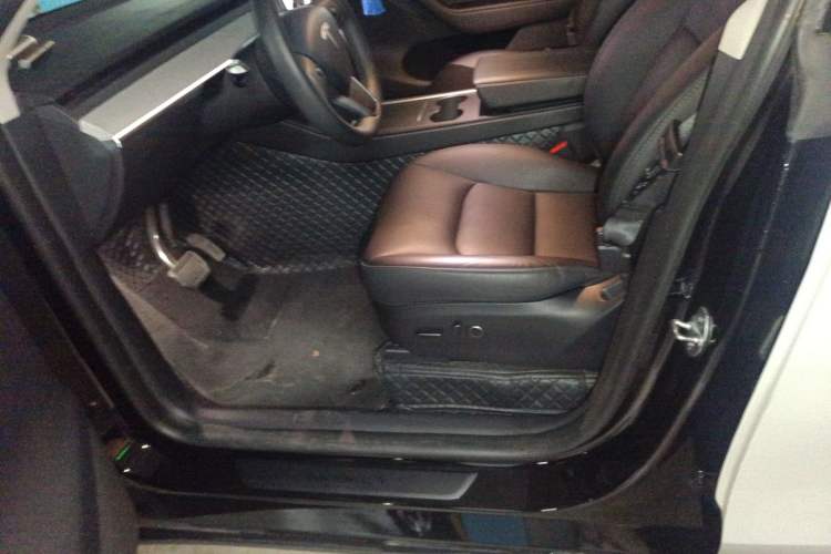 Used Tesla Model Y 2023 Rear-Wheel-Drive Version