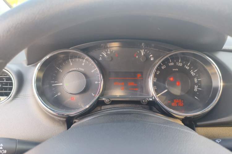 Used Peugeot 3008 2015 2.0L Automatic Classic Edition
