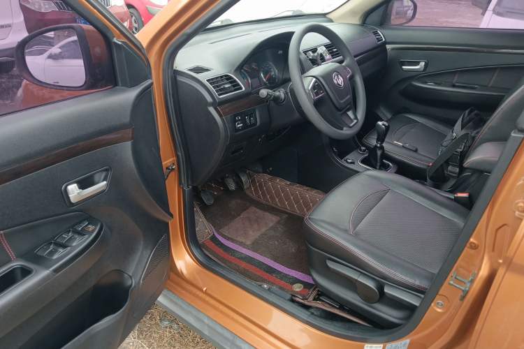 Used Dongfeng Fengon 360 2015 1.5L Manual Luxury 7-Seater China IV Standard