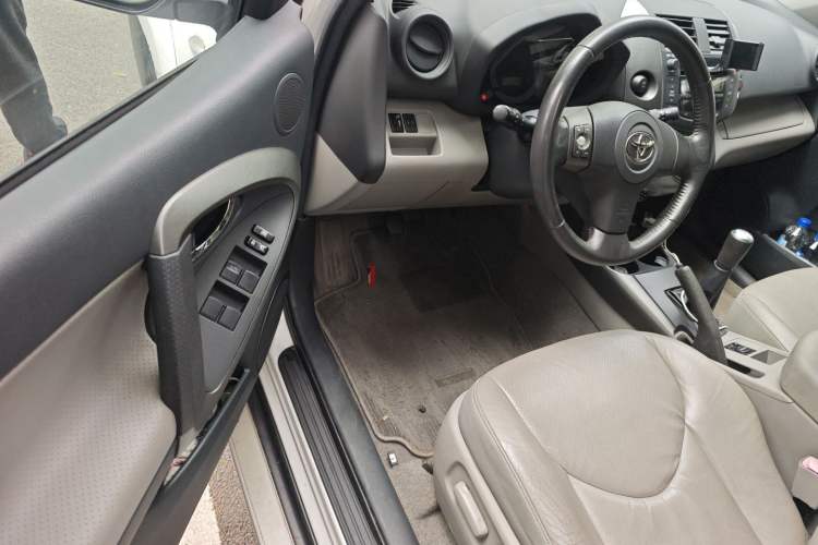 Used Toyota RAV4 2009 2.4L Manual Luxury Edition