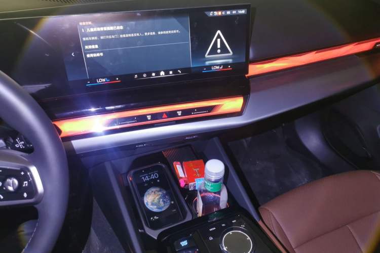 Used BMW i5 2025 eDrive 40L M Sport Package Audio And AC Panel