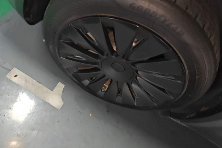 Used Tesla Model Y 2022 Revised Version Rear-Wheel Drive Left Front Wheel Hub