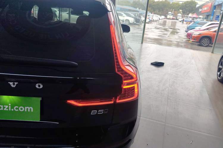 Used Volvo XC60 2025 B5 4x4 Smart Luxury Edition