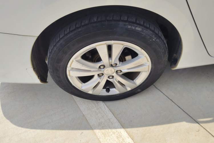 Used Peugeot 408 2014 1.8L Manual Leading Edition