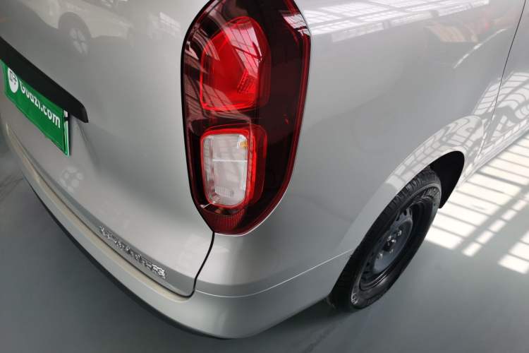 Used Wuling Hongguang New Energy 2024 All-Electric Model 300KM Standard Version Exterior 3