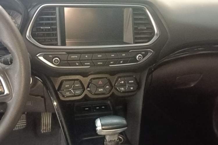 Used GAC Trumpchi GS4 2015 200T G-DCT Luxury Edition Audio And AC Panel