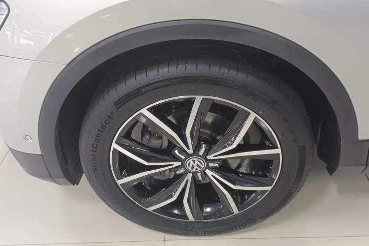 Used Volkswagen Tiguan L 2019 330TSI Automatic Two-Wheel Drive Smart Luxury Version China VI Standard
