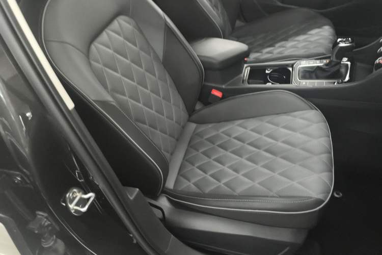 Used Volkswagen Sagitar 2025 300TSI DSG Excellence Edition Right Front Seat