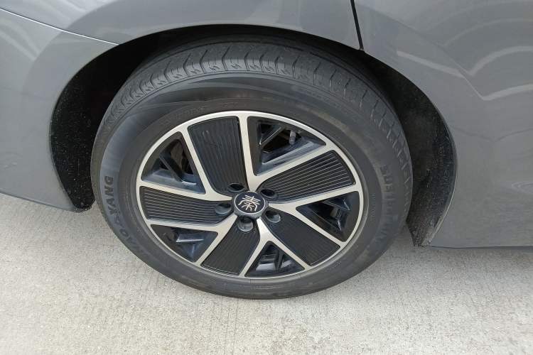 Used BYD Qin L 2024 DM-i 80KM Beyond Model Right Rear Wheel Hub