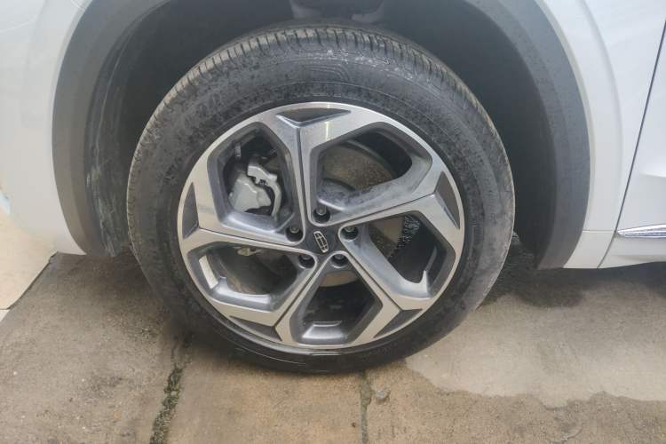Used Geely Auto Monjaro L 2024 2.0TD High-Power Automatic Two-Wheel Drive Yunqi Version Left Front Wheel Hub