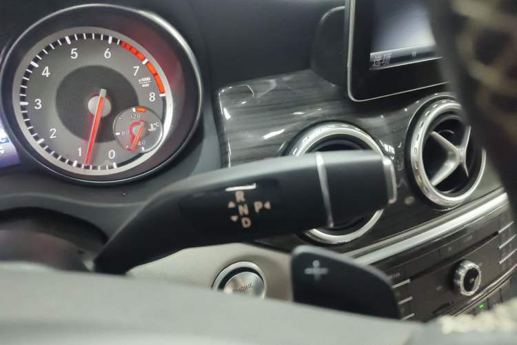 Used Mercedes-Benz GLA 2016 GLA 200 Fashion Model Gear Lever