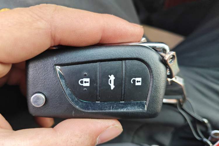 Used Toyota Highlander 2011 2.7L Two-Wheel Drive 5-Seater Elite Edition Vehicle Key