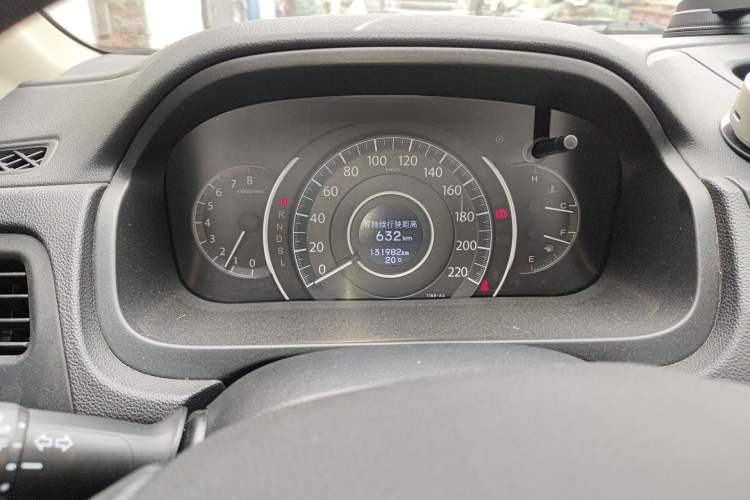 Used Honda CR-V 2016 2.0L two-wheel drive Urban Edition Odometer Close Up