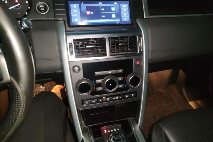 Used Land Rover Discovery Sport 2018 240 PS SE Version