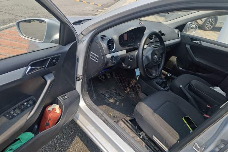 Used Volkswagen Jetta 2015 1.6L Manual Comfort Model
